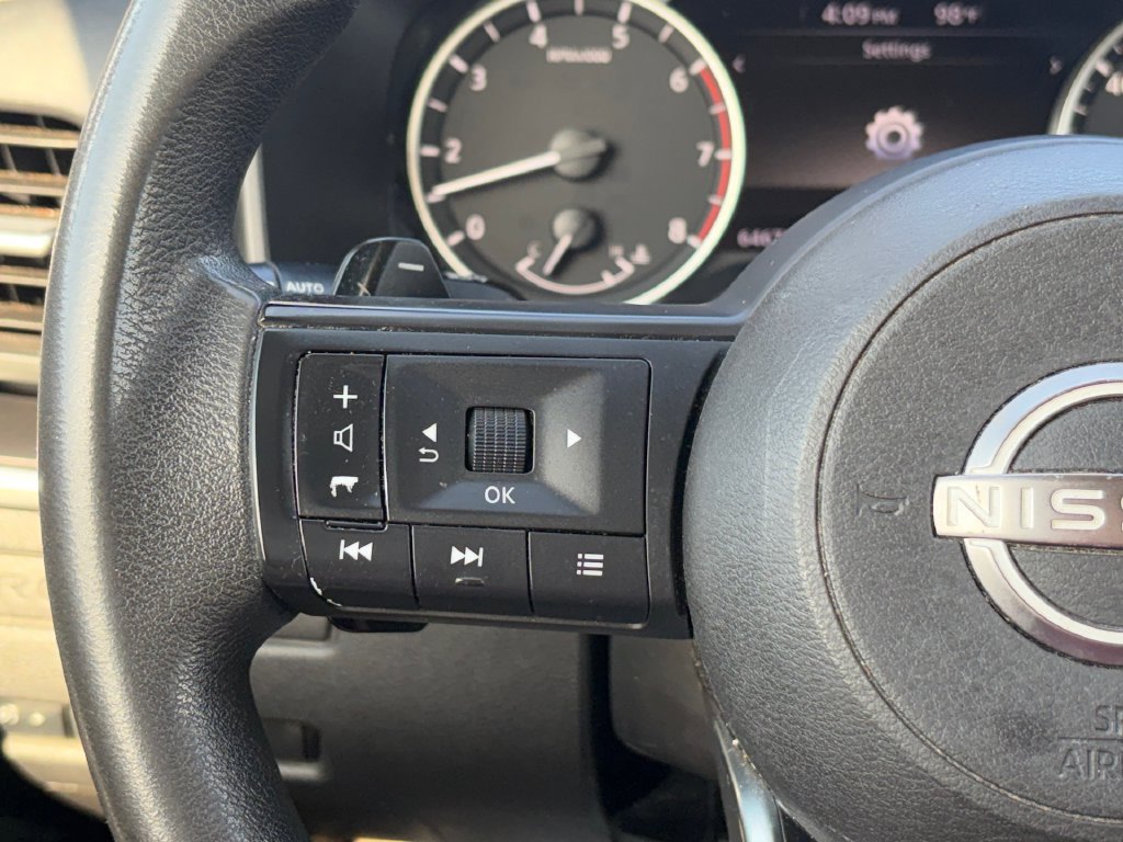 Used 2023 Nissan Rogue S FWD image 12