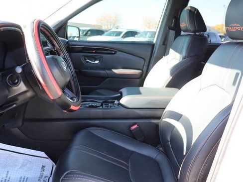 Used 2024 Honda Pilot TrailSport image 13