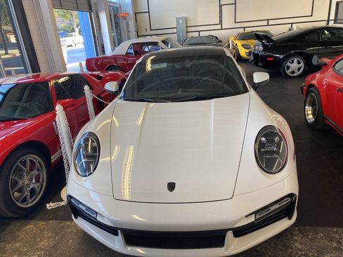 Used 2021 Porsche 911 Carrera AWD/4WD image 3