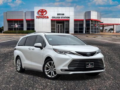 Used 2023 Toyota Sienna Platinum
