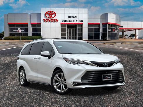 Used 2023 Toyota Sienna Platinum image 1