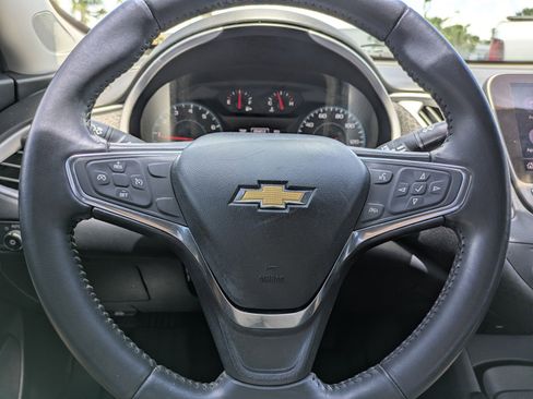 Used 2021 Chevrolet Malibu RS FWD image 20