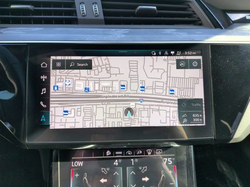 Used 2023 Audi e-tron Prestige w/ Prestige Package image 24