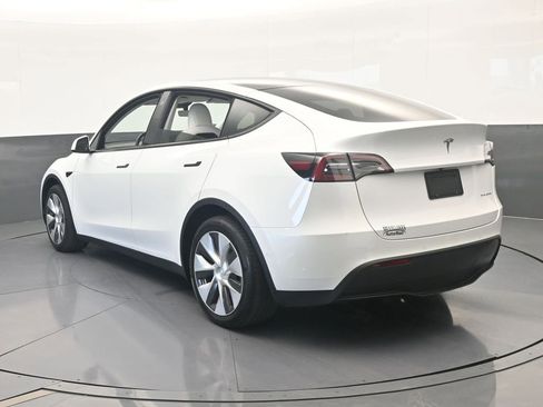 Used 2021 Tesla Model Y Long Range AWD/4WD image 4