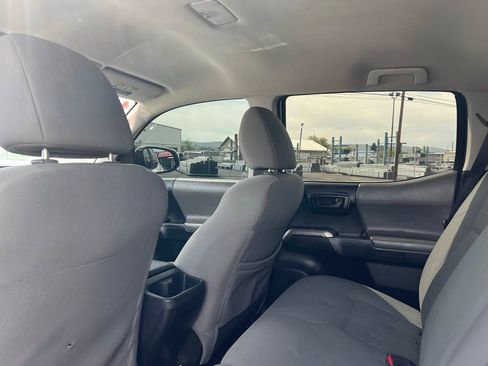 Used 2019 Toyota Tacoma SR5 AWD/4WD image 8