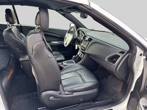 Used 2011 Chrysler 200 Limited image 14