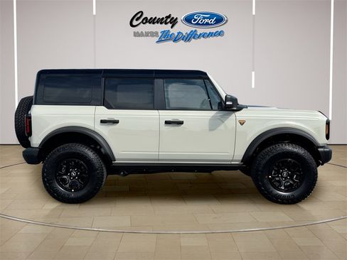 New 2025 Ford Bronco Badlands image 23