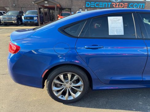 Used 2015 Chrysler 200 S FWD image 41