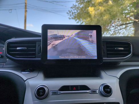 Used 2020 Ford Explorer XLT w/ Equipment Group 202A image 11