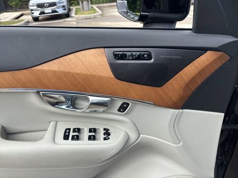 Used 2022 Volvo XC90 T6 Momentum w/ Advanced Package image 15