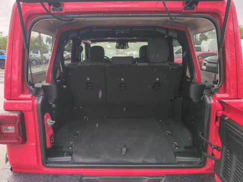 Used 2025 Jeep Wrangler Unlimited Sahara image 14