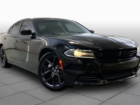 Used 2020 Dodge Charger SXT w/ Blacktop Package RWD image 2