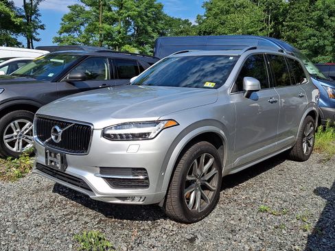 Used 2018 Volvo XC90 T6 Momentum w/ Convenience Package AWD/4WD image 1