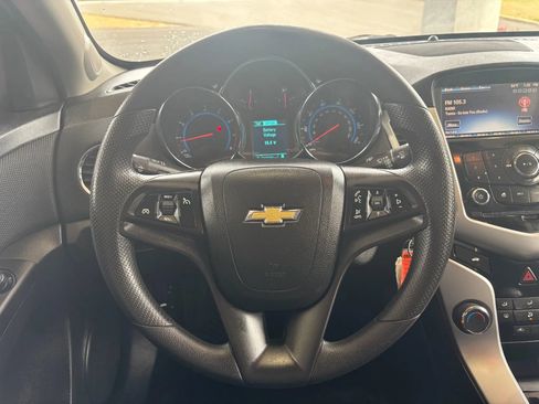 Used 2016 Chevrolet Cruze LT image 10