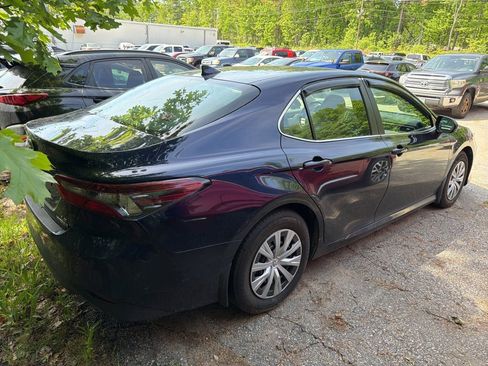Used 2022 Toyota Camry LE FWD image 4