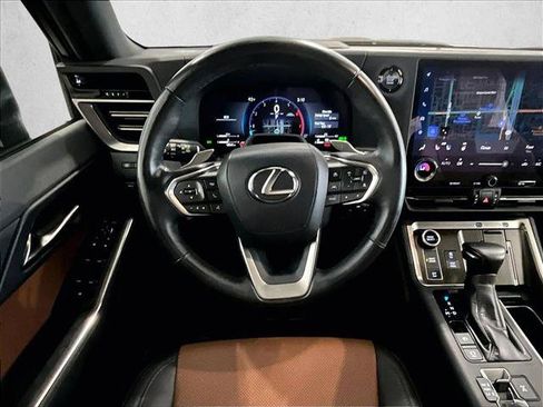 Used 2025 Lexus GX 550 w/ Cold Area Package AWD/4WD image 7