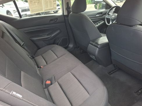Used 2024 Nissan Altima 2.5 SV FWD image 15