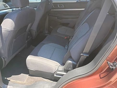 Used 2018 Ford Explorer XLT FWD image 18