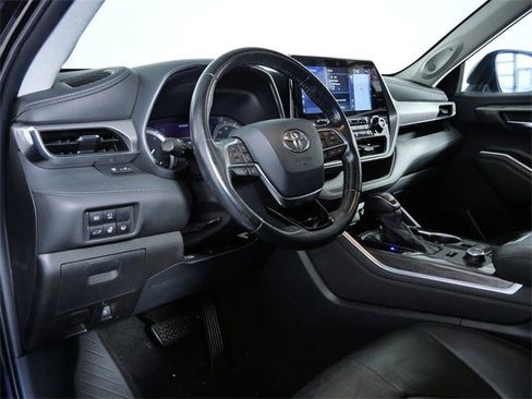 Used 2020 Toyota Highlander Platinum image 16