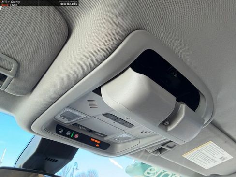 Certified 2019 Chevrolet Equinox LT w/ Driver Convenience Package image 34