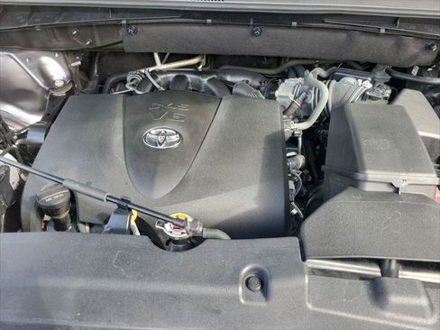 Certified 2019 Toyota Highlander Limited AWD/4WD image 39