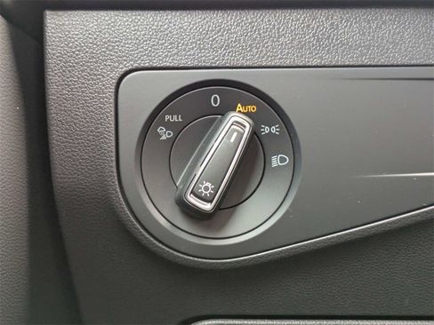 Certified 2023 Volkswagen Tiguan SEL R-Line image 38