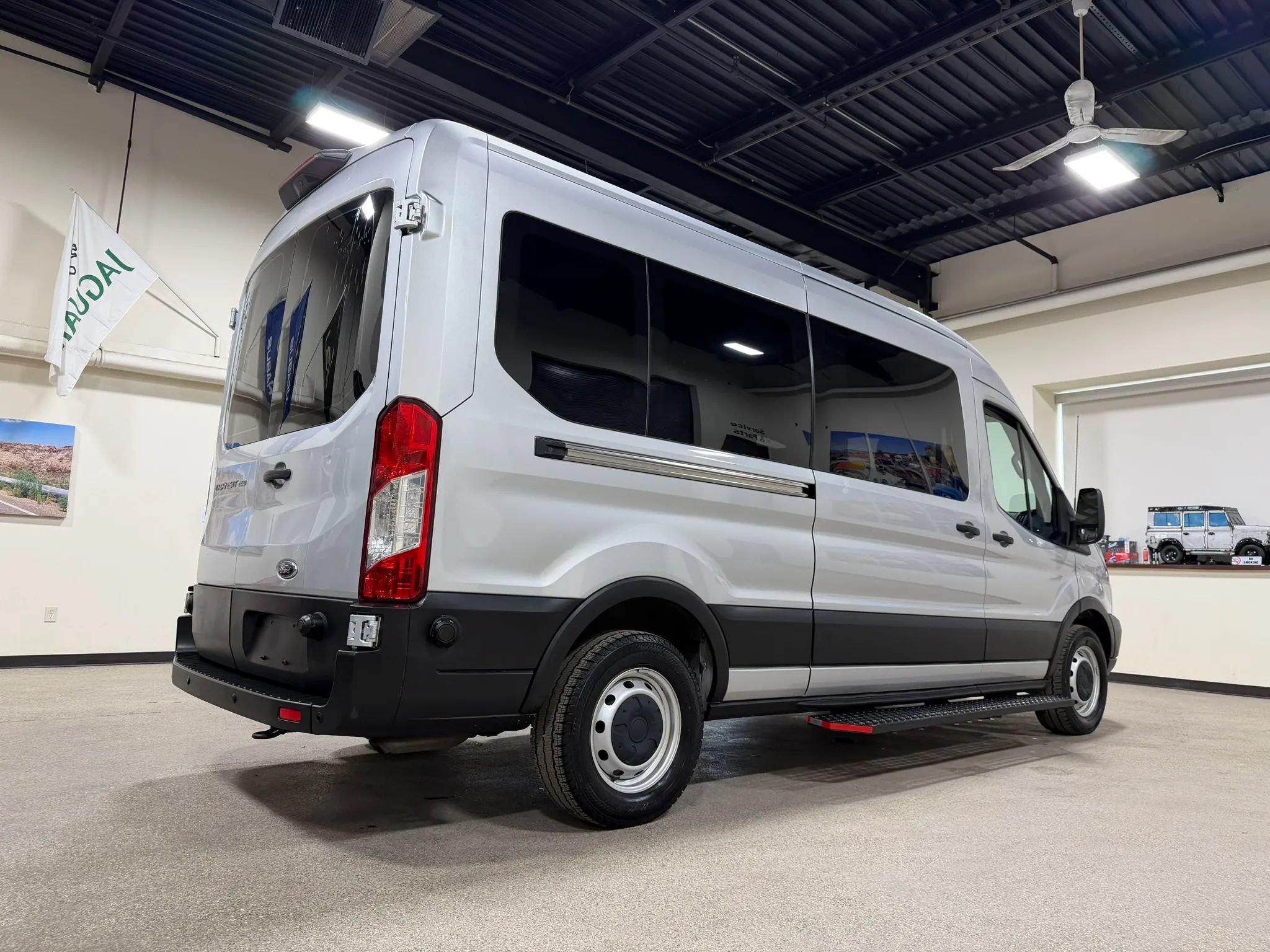 Used 2019 Ford Transit 250 148 Medium Roof RWD image 6
