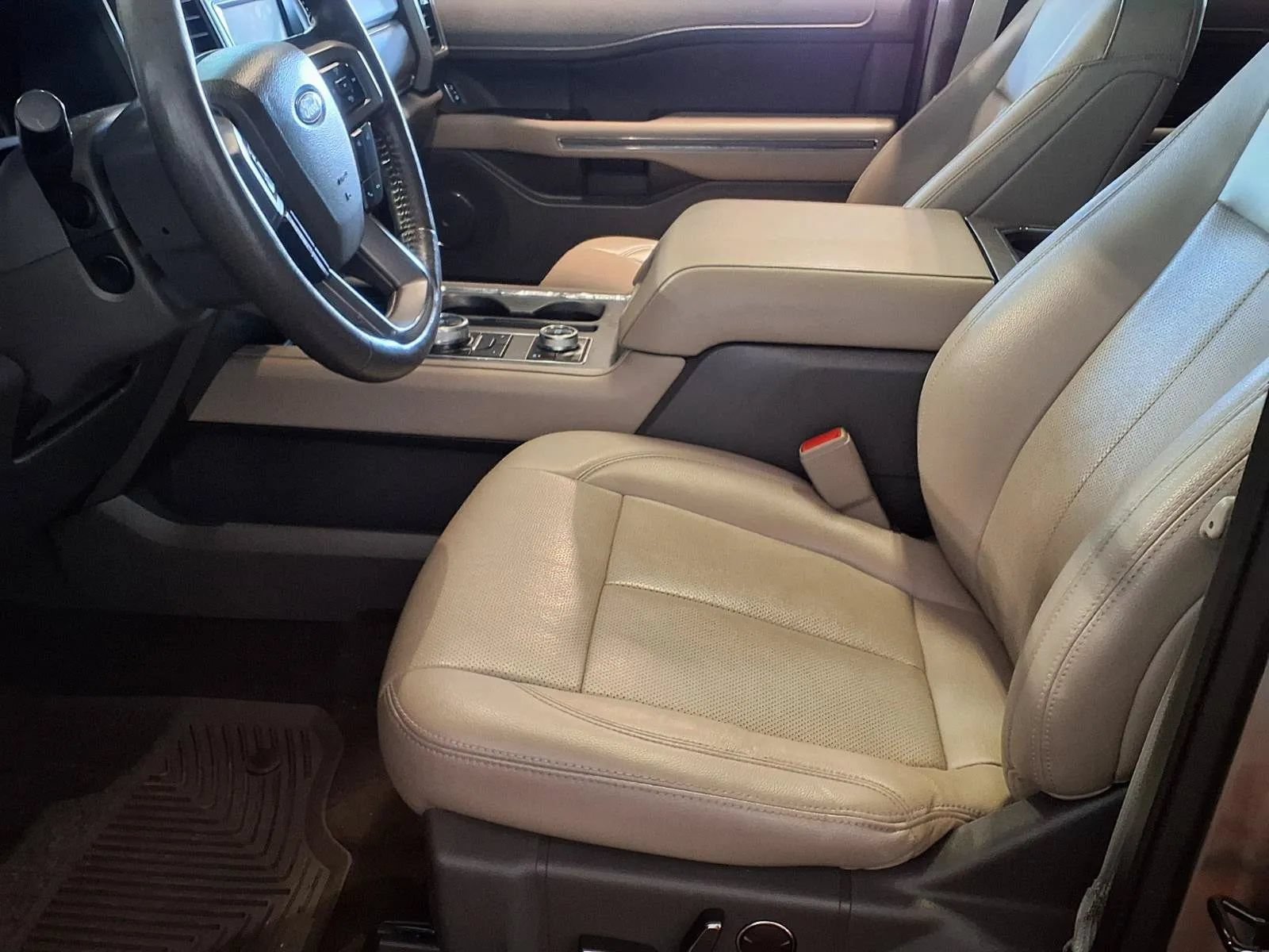 Used 2019 Ford Expedition Max XLT w/ Equipment Group 202A AWD/4WD image 19