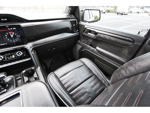 Used 2022 GMC Sierra 1500 AT4X image 11