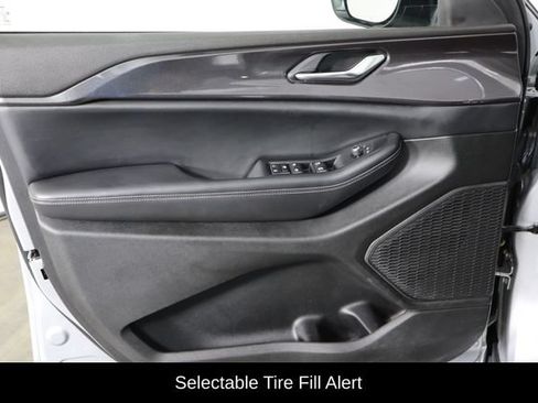 Used 2023 Jeep Grand Cherokee L Laredo AWD/4WD image 20