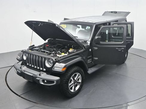 Used 2020 Jeep Wrangler Unlimited Sahara w/ Dual Top Group AWD/4WD image 47