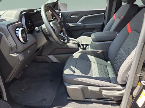Used 2024 Chevrolet Colorado Z71 AWD/4WD image 9
