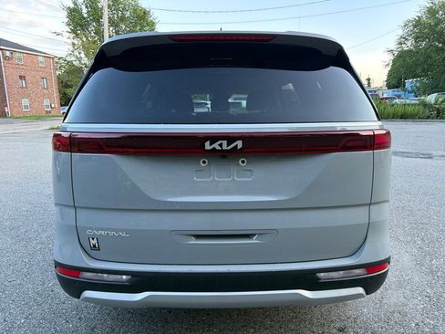 Certified 2024 Kia Carnival EX FWD image 6