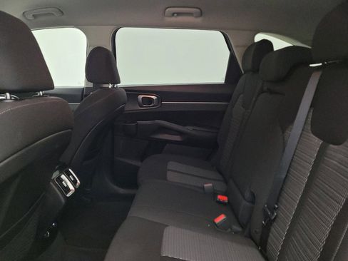 Used 2022 Kia Sorento LX image 18