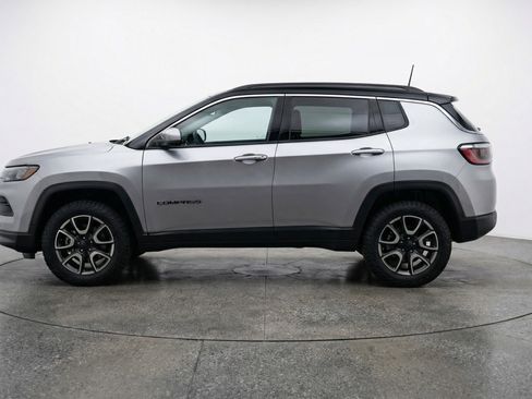 Used 2025 Jeep Compass Trailhawk image 5