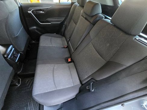 Used 2021 Toyota RAV4 XLE AWD/4WD image 21