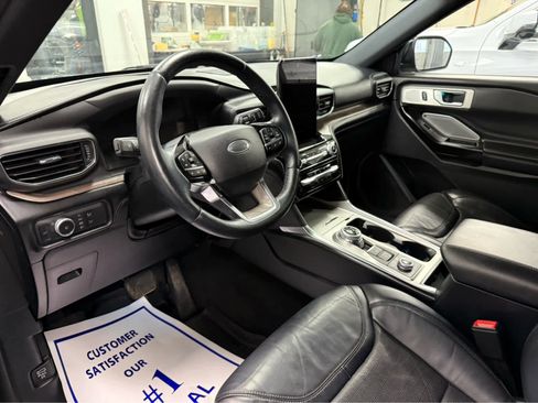 Used 2021 Ford Explorer Platinum w/ Equipment Group 601A image 9