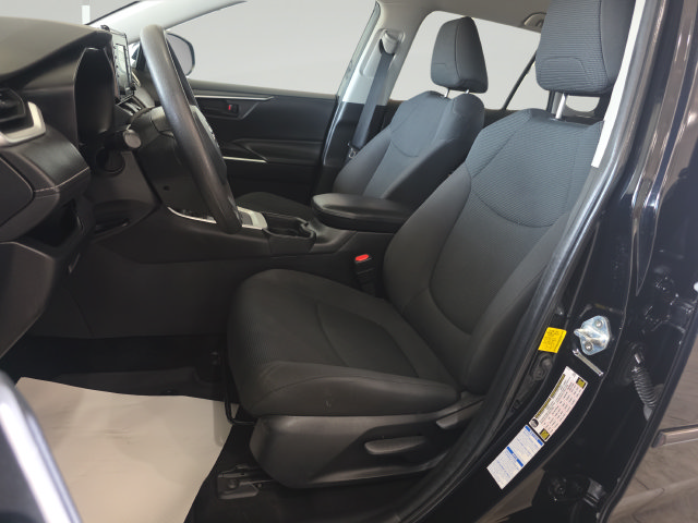 Used 2021 Toyota RAV4 LE AWD/4WD image 12