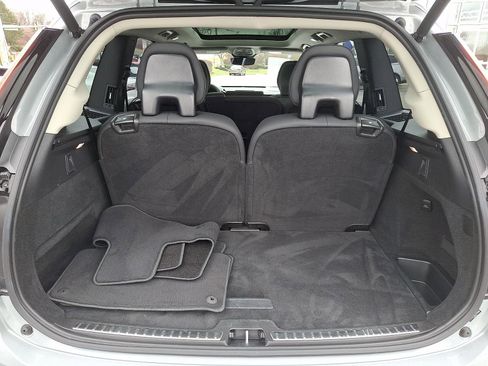 Certified 2025 Volvo XC90 B6 Plus image 28
