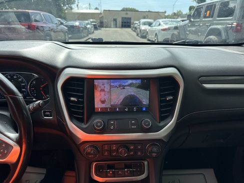 Used 2021 GMC Acadia SLT w/ Elevation Edition FWD image 9