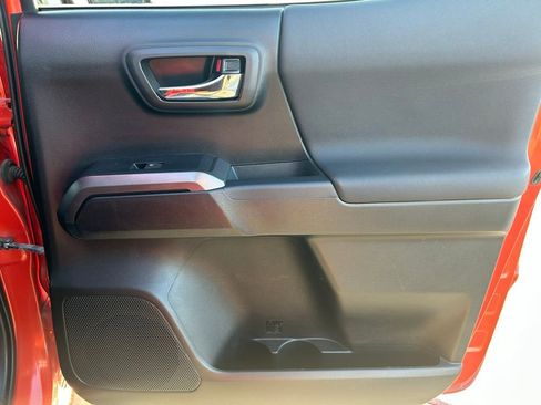 Used 2017 Toyota Tacoma TRD Sport w/ Premium & Technology Package AWD/4WD image 28
