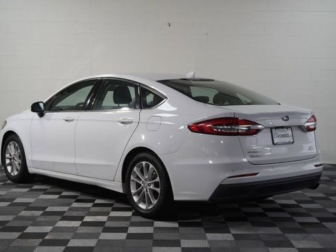 Used 2020 Ford Fusion SE FWD image 3