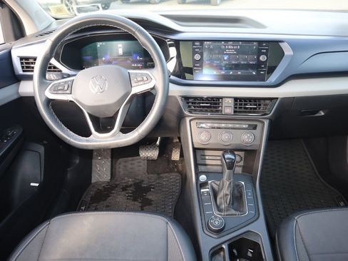 Used 2022 Volkswagen Taos SE w/ Panoramic Sunroof Package image 12