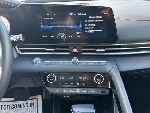 Used 2025 Hyundai Elantra SEL FWD image 22