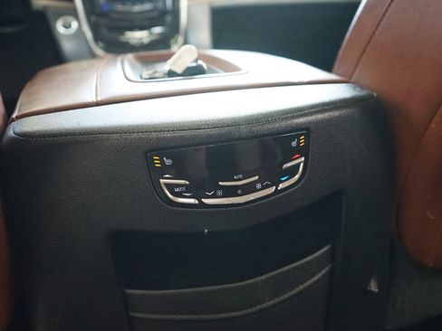 Used 2016 Cadillac Escalade Luxury AWD/4WD image 16