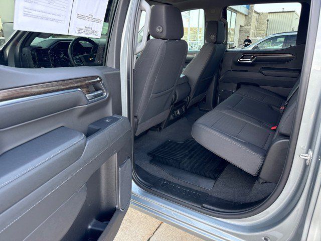 Used 2024 Chevrolet Silverado 1500 LT AWD/4WD image 25