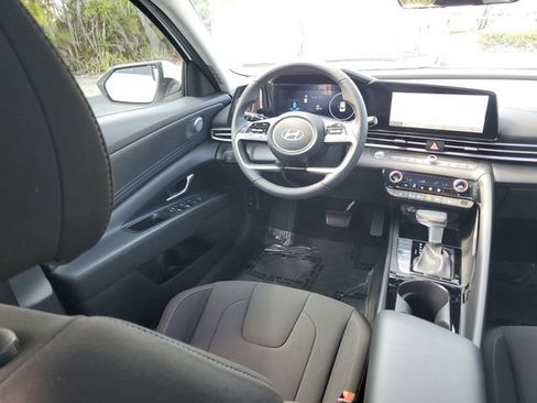 Used 2025 Hyundai Elantra SEL FWD image 22