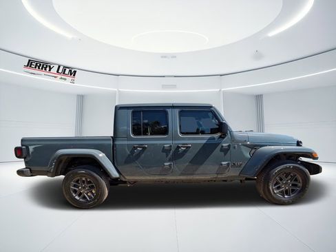 New 2025 Jeep Gladiator Sport image 2