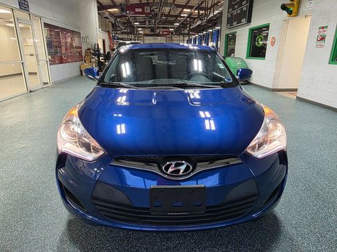 Used 2016 Hyundai Veloster image 3