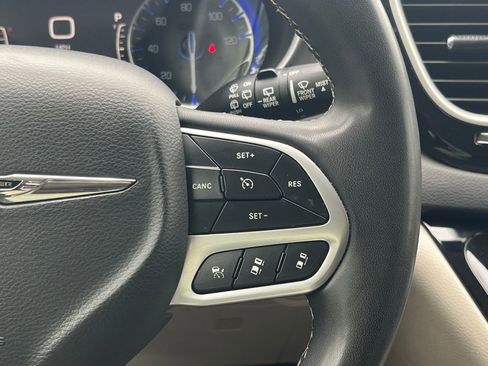 Used 2022 Chrysler Pacifica Touring-L FWD image 30